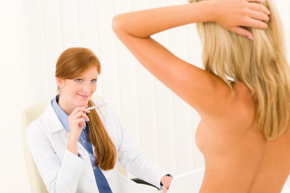 konzultácia s lekárom pred augmentáciou prsníkov